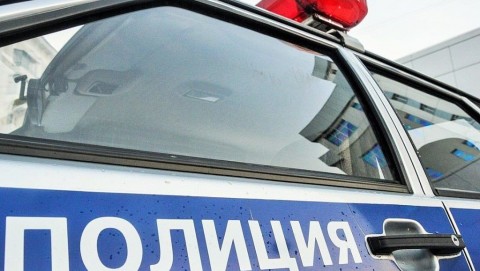 В Улан-Удэ оперативники за кражу барсетки задержали водителя такси